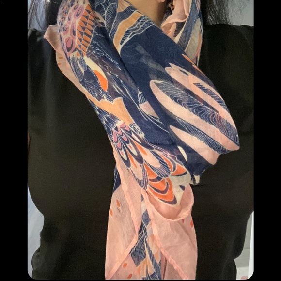 Scarf with pattern - Picture 2 of 8